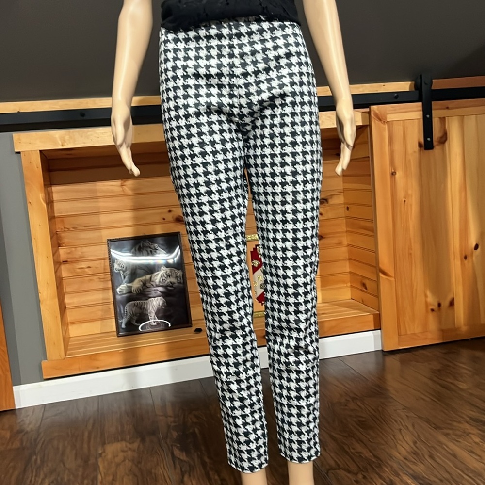 H&M pant Squares White And Black Leggings Size  8